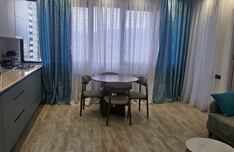 Location appartement confortable meublé avec rénovation moderne, 65 m², Batumi, Géorgie