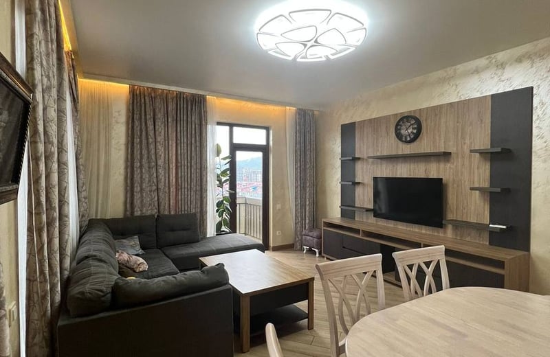 Alquiler de apartamento luminoso, amplio, 104 m², Batumi, Georgia
