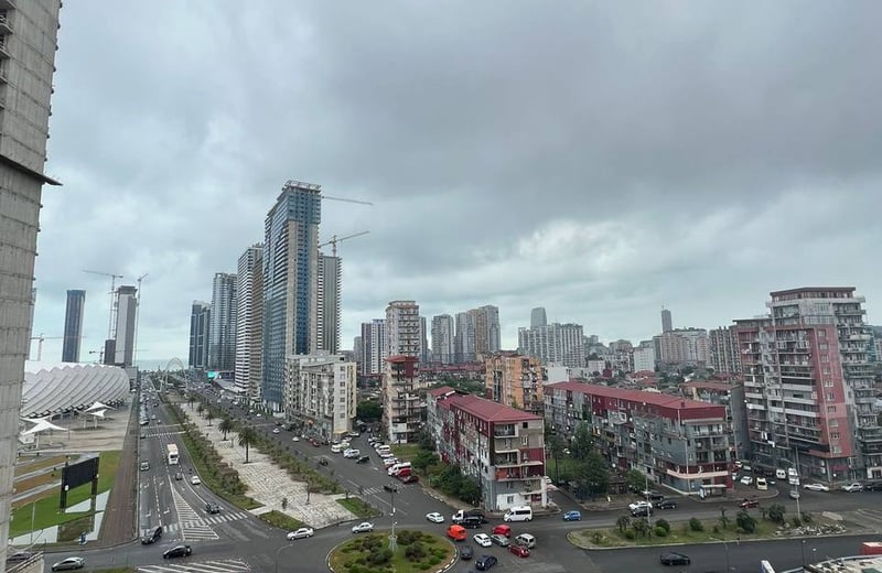 Alquiler de apartamento luminoso, amplio, 104 m², Batumi, Georgia