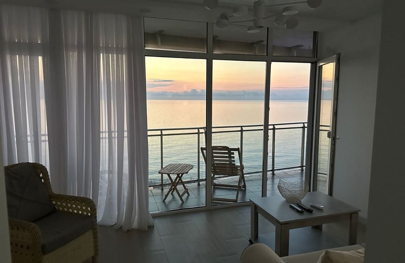 Alquiler de moderno apartamento amueblado con vista panorámica, 70 m², Batumi, Georgia