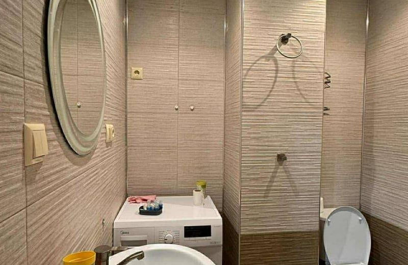 Аренда просторной, меблированной квартиры с двумя светлыми спальнями, 85 м², Батуми, Грузия