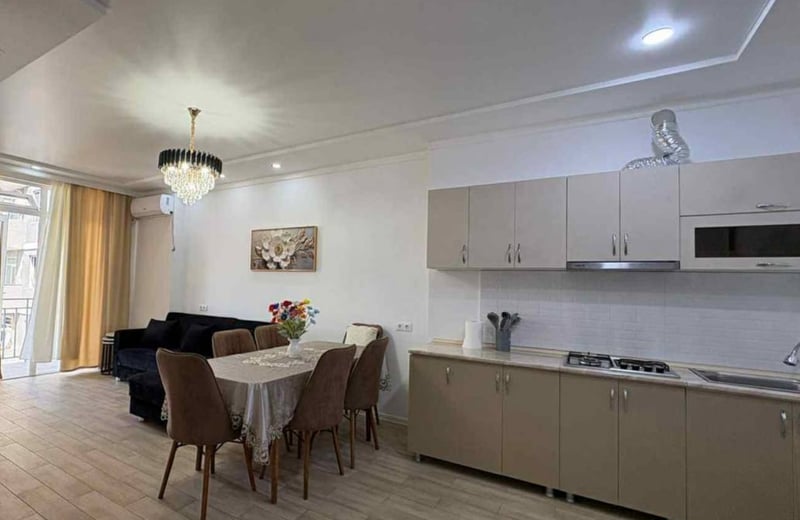 Location d'un appartement lumineux et spacieux, 72 m², Batoumi, Géorgie