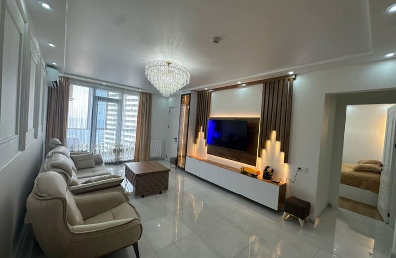 Alquiler de apartamento luminoso y espacioso de tres dormitorios, 96 m², Batumi, Georgia