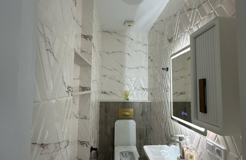 Alquiler de apartamento luminoso y espacioso de tres dormitorios, 96 m², Batumi, Georgia