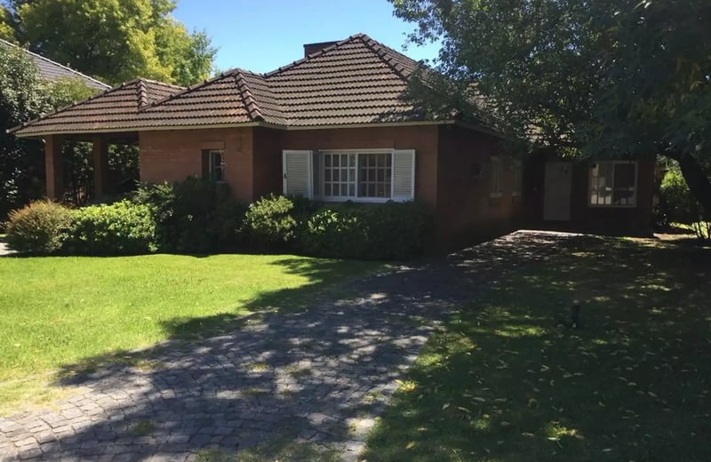 Загородный дом с видом на гольф поле в La Reserva Cardales