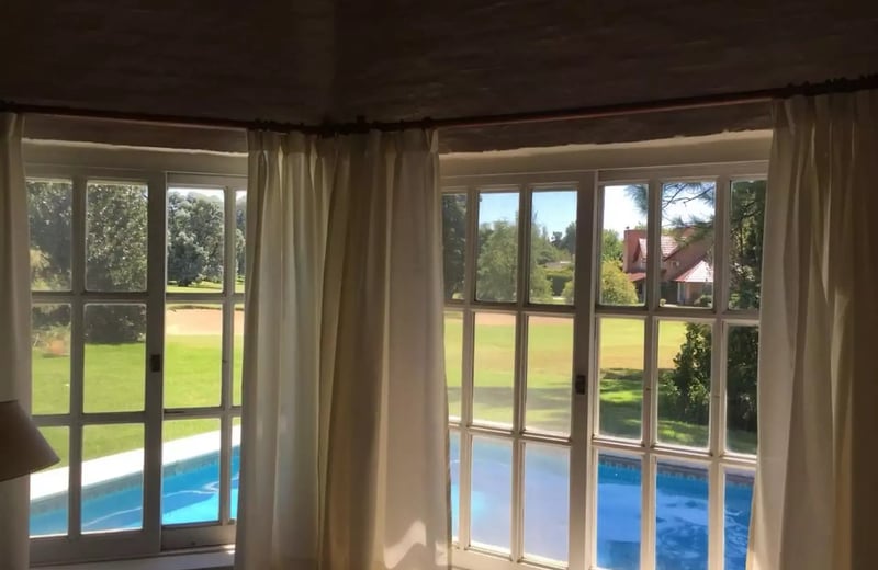 Загородный дом с видом на гольф поле в La Reserva Cardales