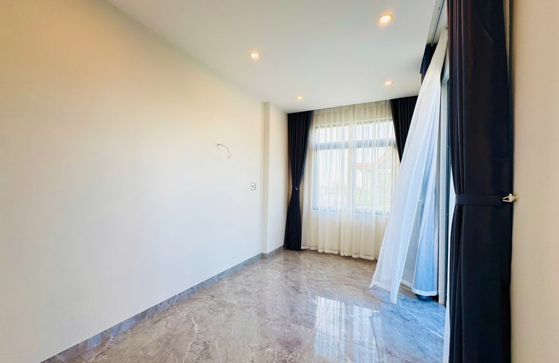 Rent a spacious, fully furnished house near the beach, Thanh Khe, Da Nang, Vietnam