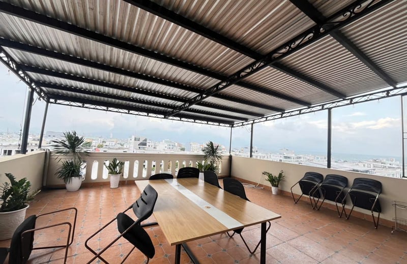 Location d'un penthouse luxueux avec vue panoramique sur la mer, 80 m², Da Nang, Vietnam