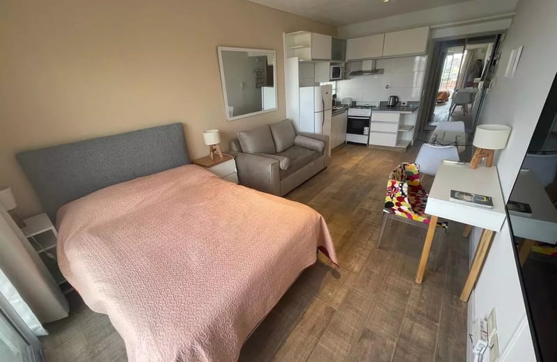 Studio Apartment with Balcony, Top Floor, Colegiales