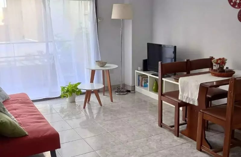 2-Bedroom Apartment for Rent with Balcony in Almagro, Buenos Aires