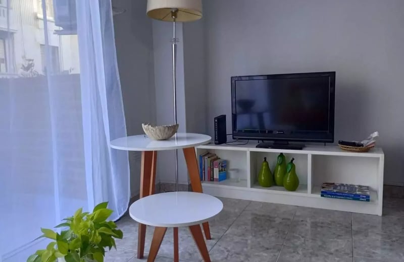 2-Bedroom Apartment for Rent with Balcony in Almagro, Buenos Aires