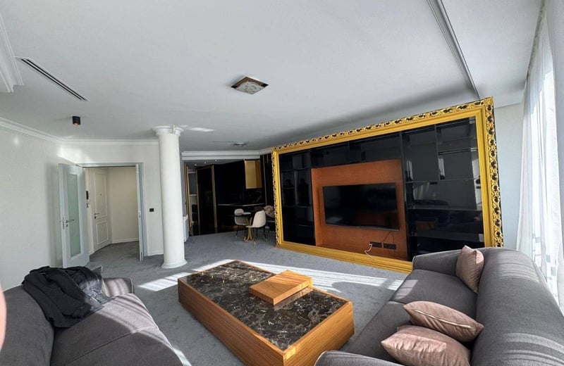 Location d'un appartement spacieux et luxueux avec terrasse, 140 m², Vračar, Belgrade, Serbie