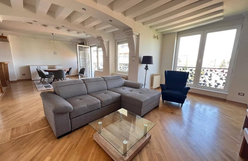Аренда просторной, комфортной квартиры, 140 м², Врачар, Белград, Сербия