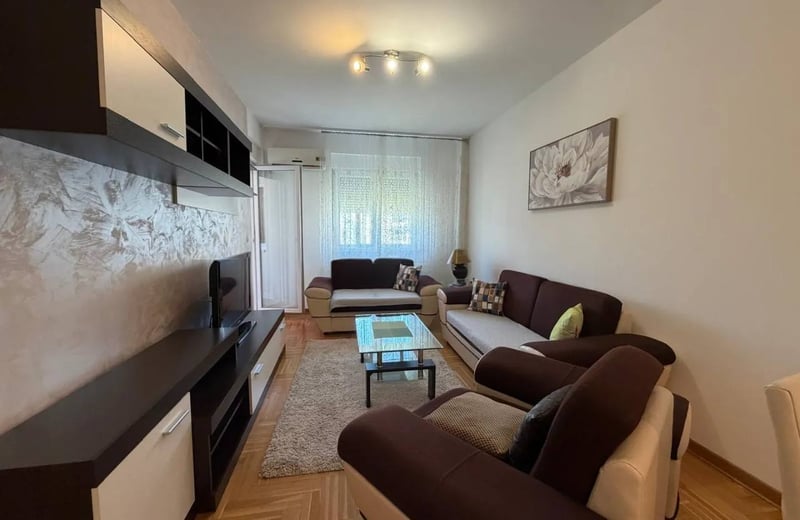 Se alquila apartamento acogedor con parking, Nuevo Belgrado, Belgrado, Serbia