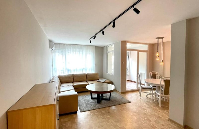 Apartamento espacioso 70m² en alquiler, Nuevo Belgrado, Serbia