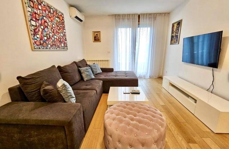 Apartamento moderno 54m² en alquiler en complejo residencial A Block, Nuevo Belgrado, Serbia