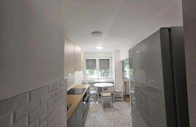 Apartamento luminoso 64m² en alquiler, Nuevo Belgrado, Serbia