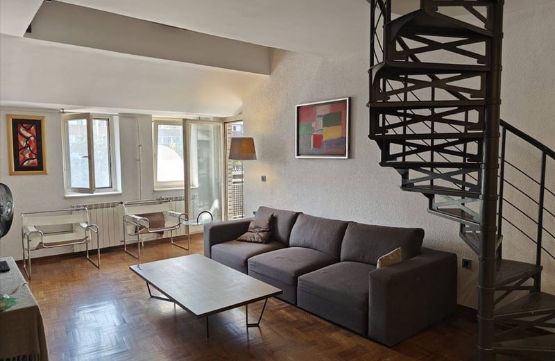 Acogedor apartamento de dos plantas de 91 m² en alquiler en Nuevo Belgrado, Serbia