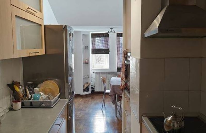 Acogedor apartamento de dos plantas de 91 m² en alquiler en Nuevo Belgrado, Serbia