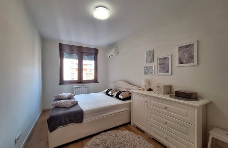 Alquiler de apartamento elegante de 51 m² en el complejo premium A Blok, Belgrado