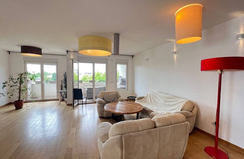 Alquiler de apartamento luminoso de dos plantas de 180 m² en Voždovac, Belgrado, Serbia