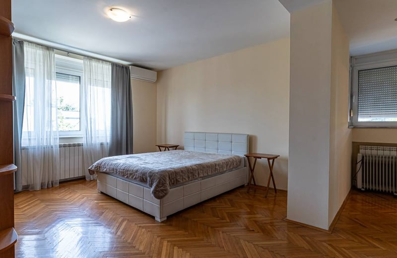 Spacious 112 m² apartment rental, Senjak district, Belgrade, Serbia