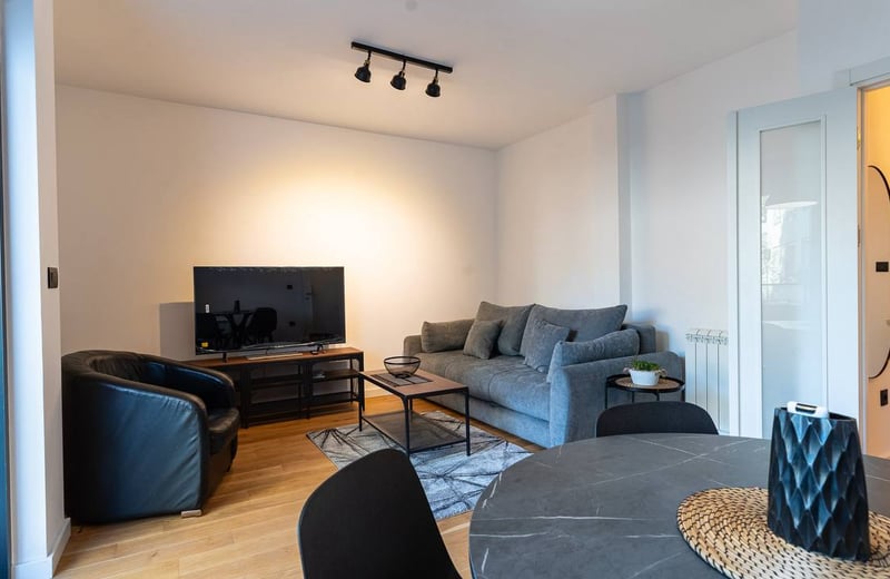 Location d'appartement spacieux de 75 m² avec cour privée, district de Vračar, Belgrade, Serbie