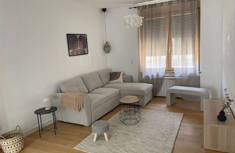 Apartamento bonito y luminoso de 40 m² con terraza amplia en Vračar, Belgrado, Serbia