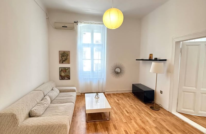 Gorgeous and bright 3-room apartment 85 m² in the very center of the city, Belgrade, Serbia