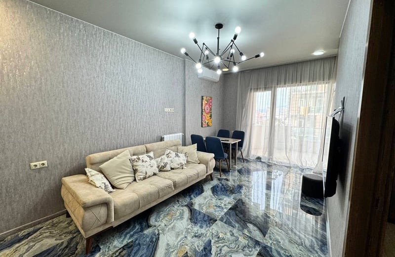 Helle und gemütliche 2-Schlafzimmer-Wohnung zur Miete, Batumi, Georgien