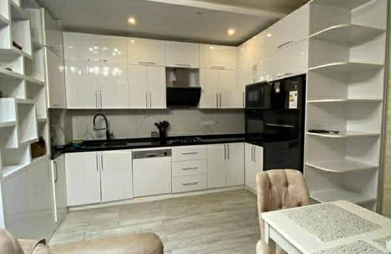 Geräumige Wohnung 80 m² mit neuer Renovierung zur Langzeitmiete in Batumi, Georgien