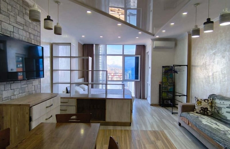 Location d'un studio lumineux et spacieux avec vue sur la montagne, 43 m², Batoumi, Géorgie