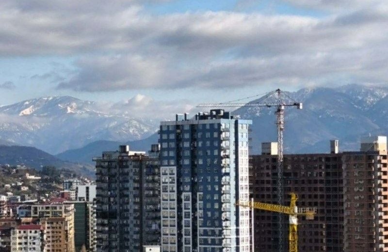 Location d'un studio lumineux et spacieux avec vue sur la montagne, 43 m², Batoumi, Géorgie