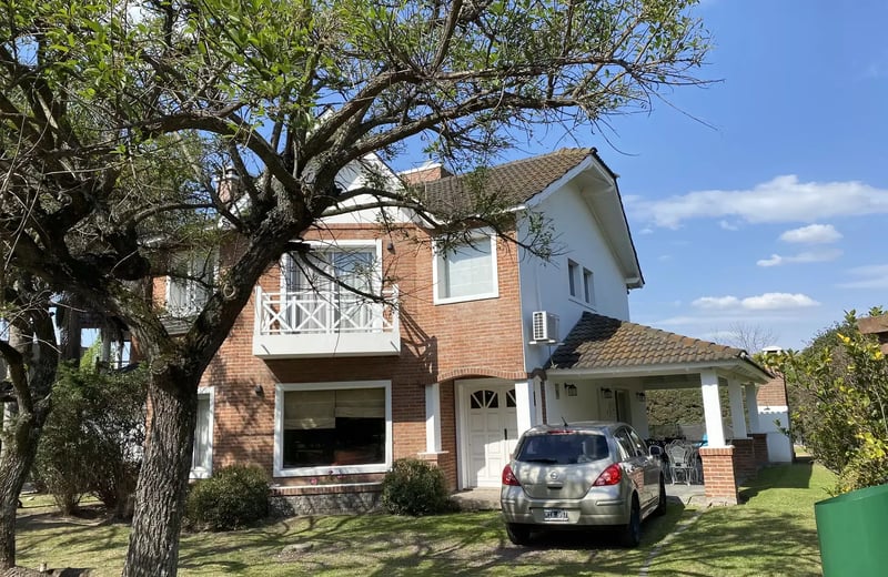 House with swimming pool for rent in the suburbs of Buenos Aires