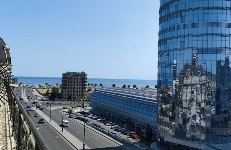 Location d’un appartement moderne de 3 pièces avec vue sur la mer, Baku White City, Bakou, Azerbaïdjan