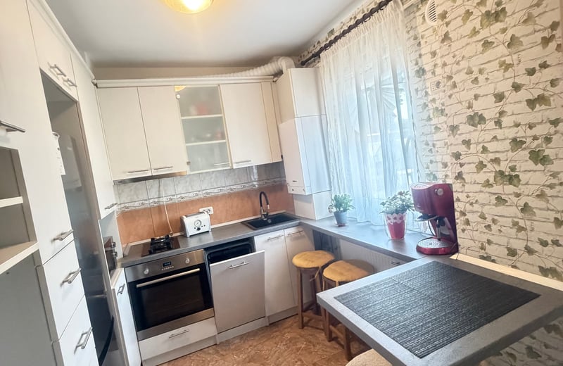 Miete einer hellen, möblierten 3-Zimmer-Wohnung, Sektor 6, Bukarest, Rumänien