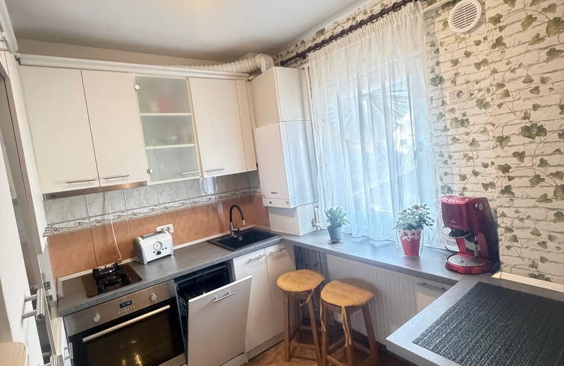 Miete einer hellen, möblierten 3-Zimmer-Wohnung, Sektor 6, Bukarest, Rumänien