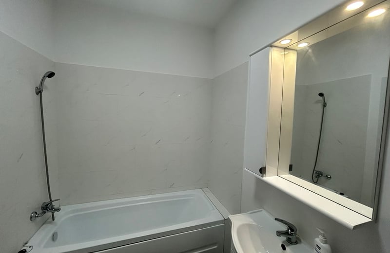 Alquiler de un cómodo apartamento de 2 habitaciones, 60 m², Bucarest, Sector 6, Rumanía