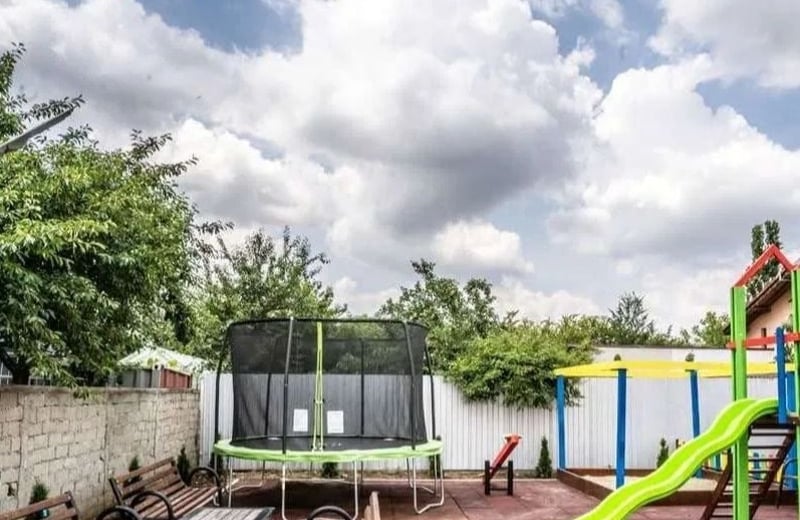 Location d’un penthouse premium en duplex de 130 m² avec quatre pièces, secteur 6, Bucarest, Roumanie