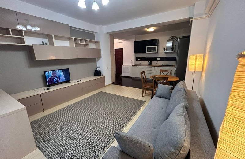 Cozy 48 m² apartment with a balcony for rent, Bucharest, Romania