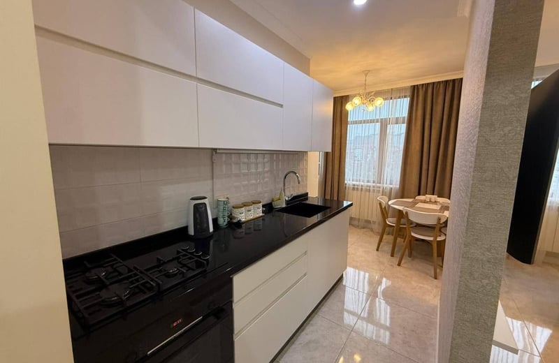 Location d'un appartement douillet et meublé, 70 m², Batumi, Géorgie