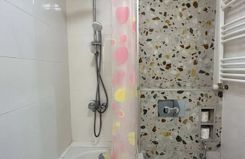 Alquiler de apartamento amplio y completamente amueblado, 70 m², Batumi, Georgia