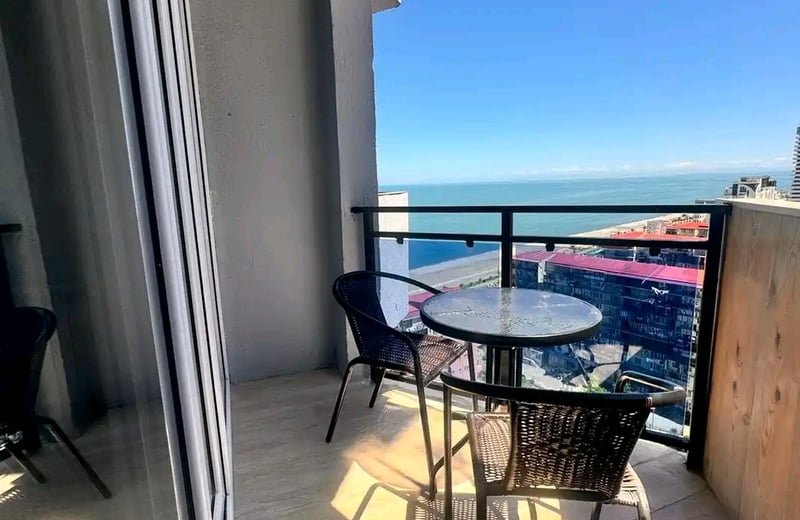 Alquiler de apartamento acogedor y completamente amueblado con vista al mar, 60 m², Batumi, Georgia
