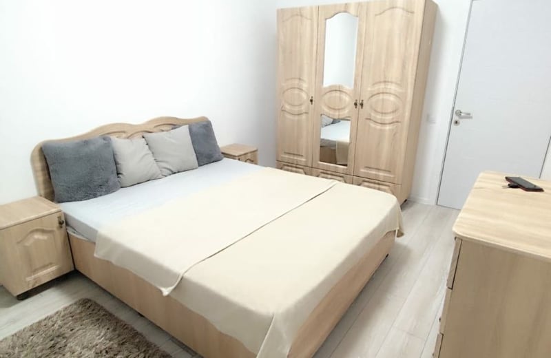 Alquiler de un apartamento amueblado de dos habitaciones con plaza de aparcamiento, Sector 6, Bucarest, Rumanía