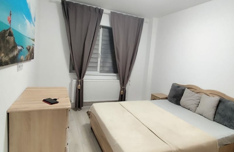 Alquiler de un apartamento amueblado de dos habitaciones con plaza de aparcamiento, Sector 6, Bucarest, Rumanía