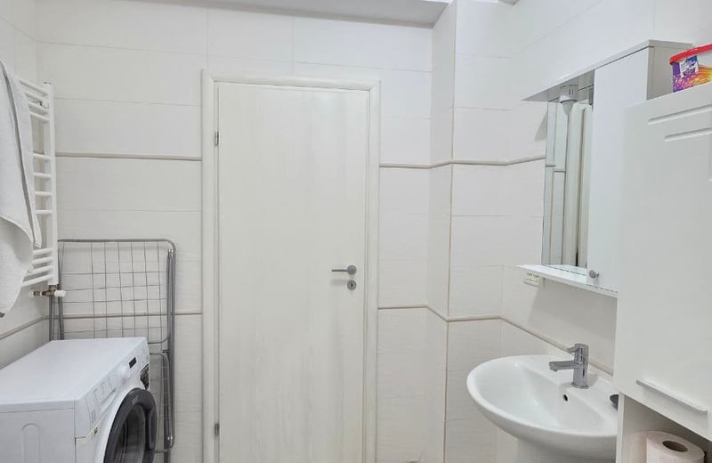 Alquiler de cómodo apartamento de 2 habitaciones 57 m², Sector 6, Bucarest, Rumanía