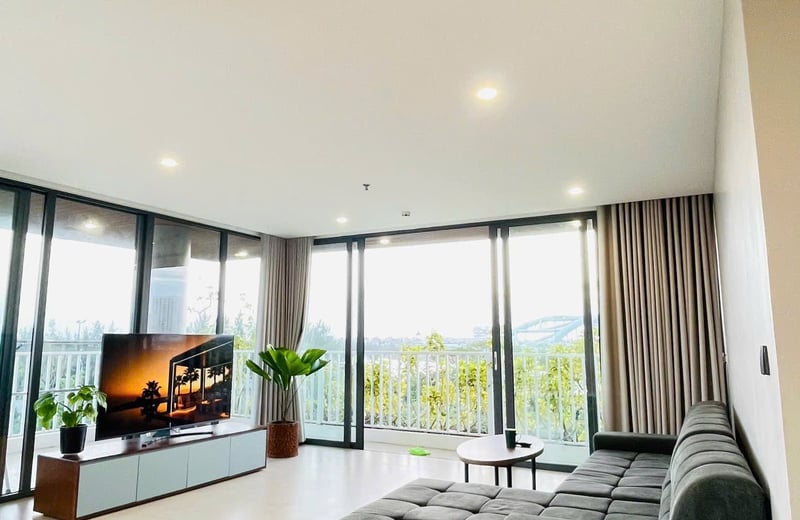 Modern furnished apartment with balcony for rent, 180 m², Da Nang, Vietnam