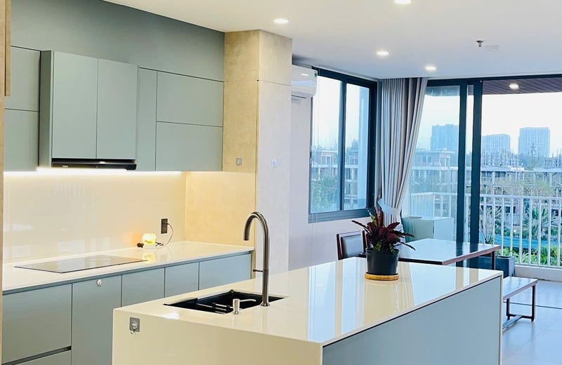 Modern furnished apartment with balcony for rent, 180 m², Da Nang, Vietnam