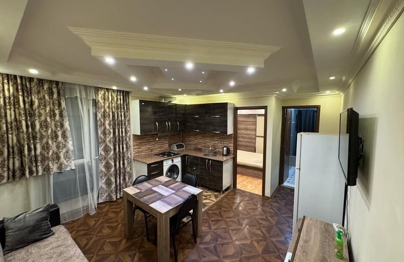 Möblierte Wohnung (50m²) zur Miete mit Bergblick in der Altstadt, Batumi, Georgien