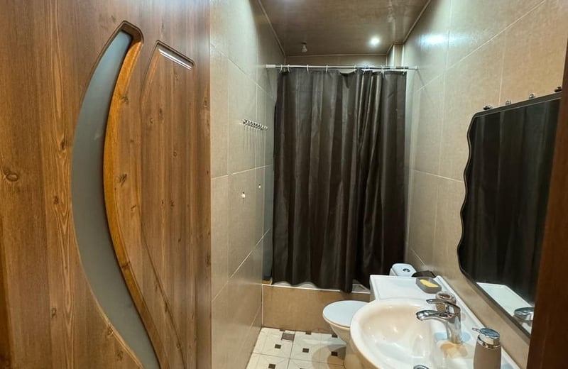 Möblierte Wohnung (50m²) zur Miete mit Bergblick in der Altstadt, Batumi, Georgien